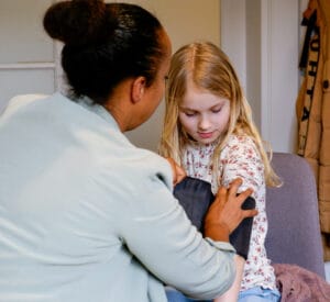 Barn med sygeplejerske 1